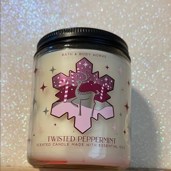 Bath & Body Works Twisted Peppermint Candle - Pink and Cream - Picture 1 of 2